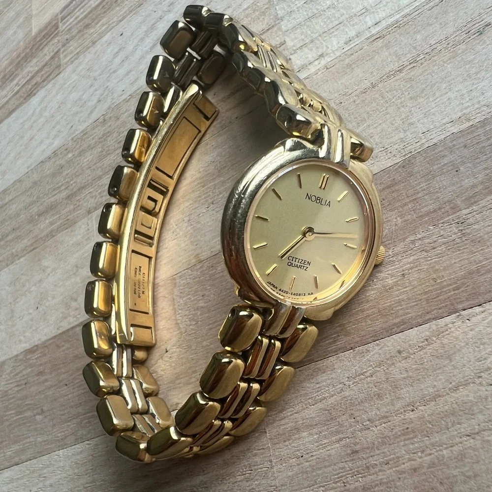 Noblia Citizen ladies gold tone dress watch NEW BATTERY